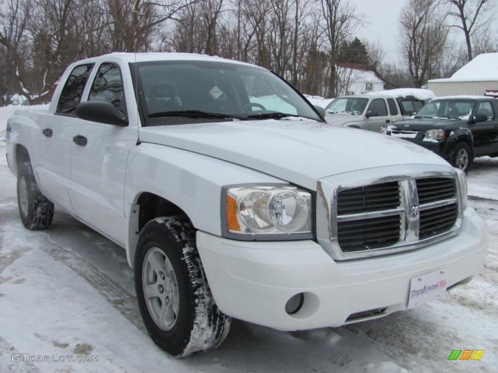 Bright White 2007 Dodge Dakota SLT Quad Cab 4x4 Exterior Photo #41598437