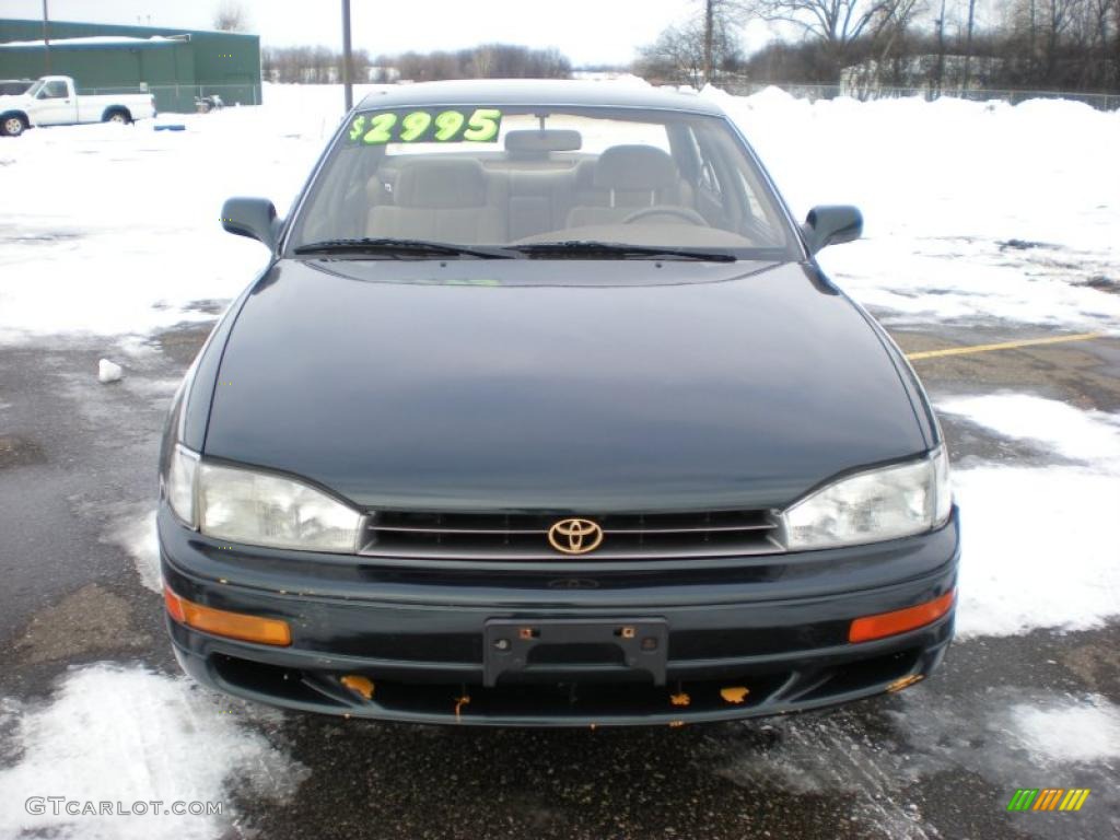 1994 Camry LE Sedan - Dark Emerald Pearl / Beige photo #2