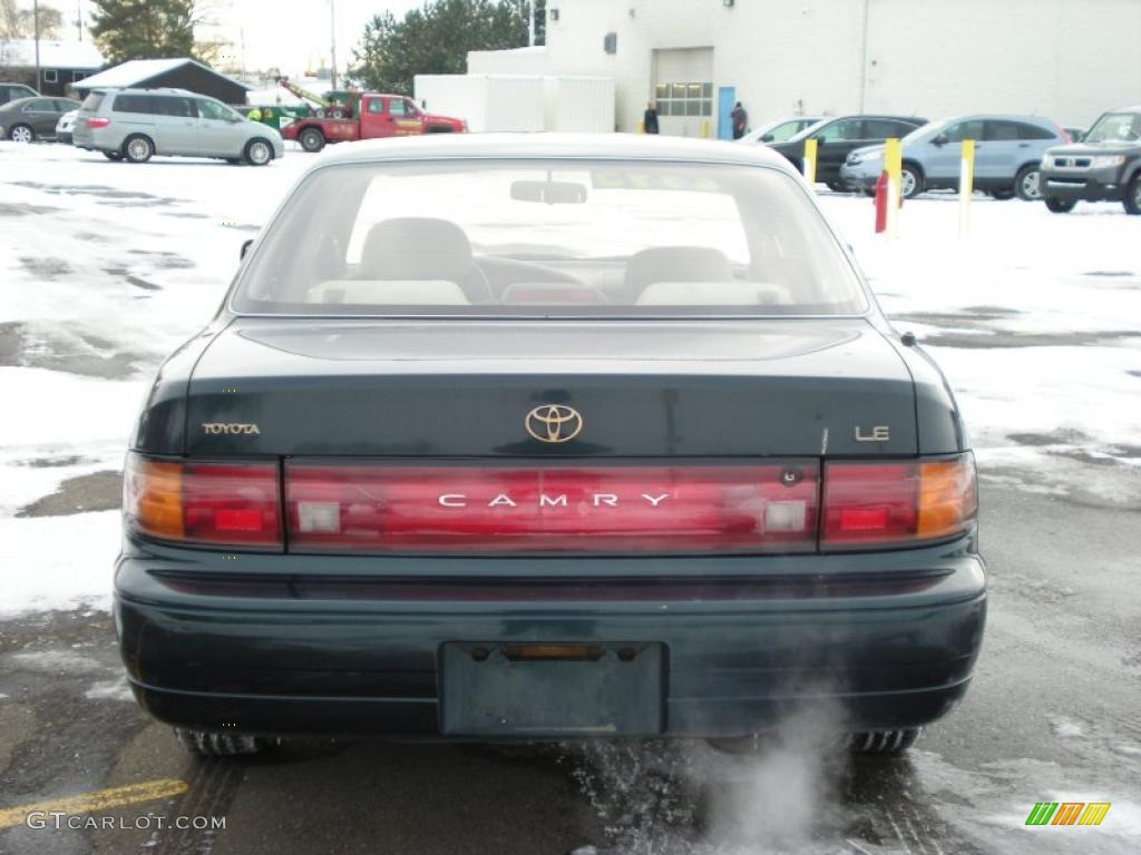 1994 Camry LE Sedan - Dark Emerald Pearl / Beige photo #5