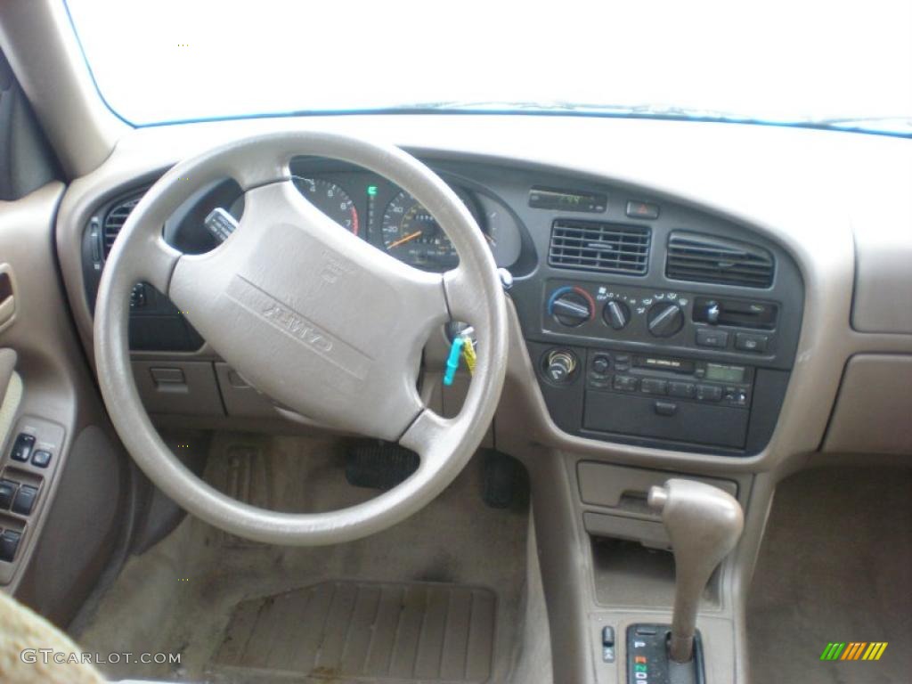 1994 Toyota Camry LE Sedan Beige Dashboard Photo #41598657