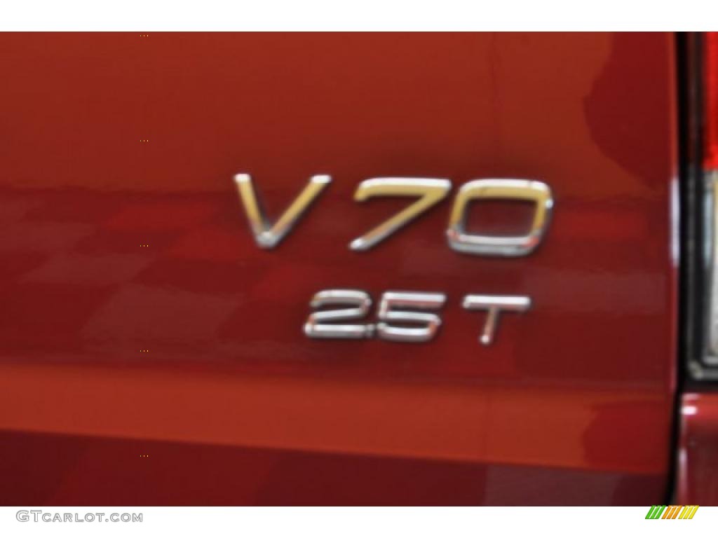 2004 Volvo V70 2.5T Marks and Logos Photo #41599517