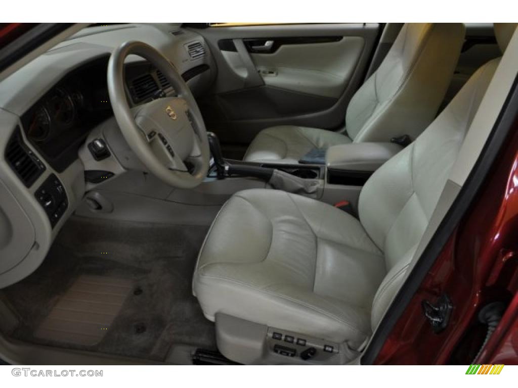 Beige/Light Sand Interior 2004 Volvo V70 2.5T Photo #41599593