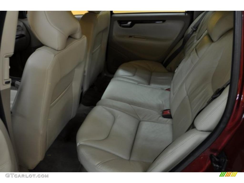 Beige/Light Sand Interior 2004 Volvo V70 2.5T Photo #41599609