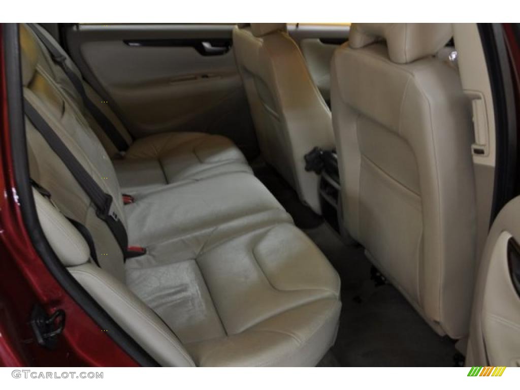 2004 V70 2.5T - Ruby Red Metallic / Beige/Light Sand photo #14
