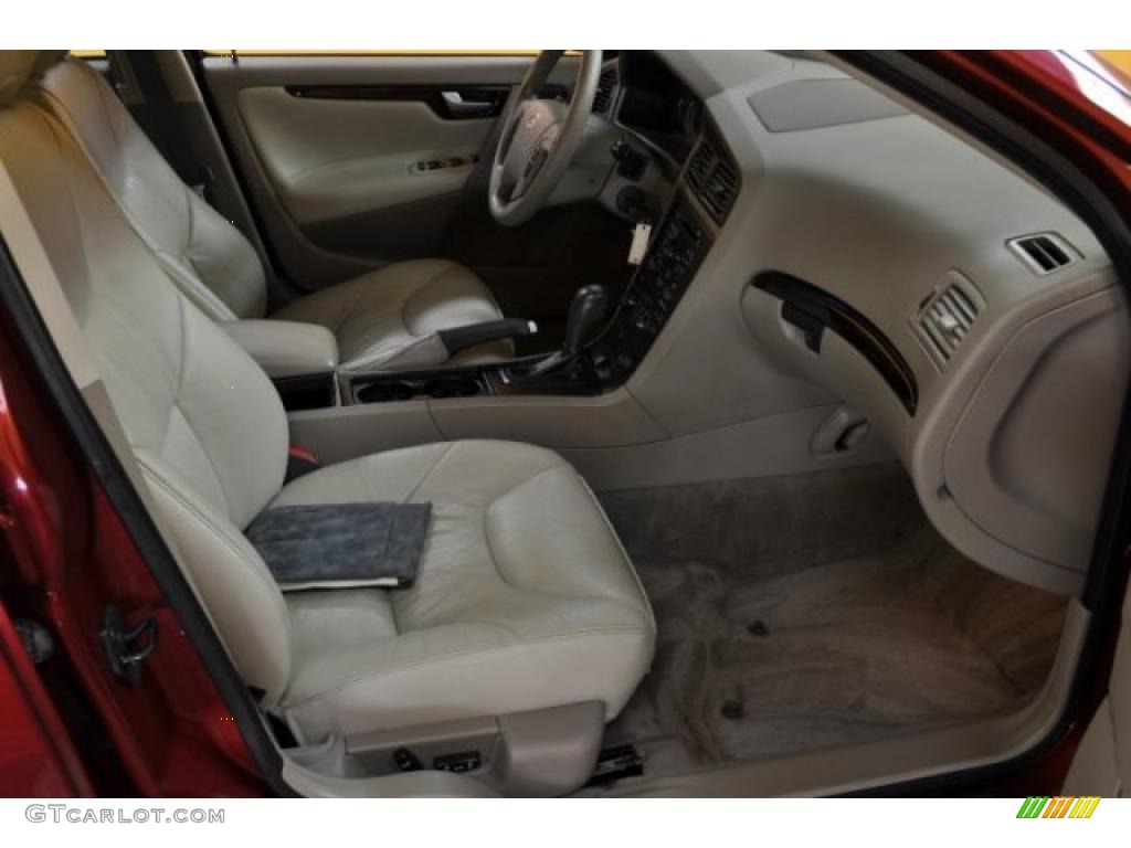 2004 V70 2.5T - Ruby Red Metallic / Beige/Light Sand photo #15