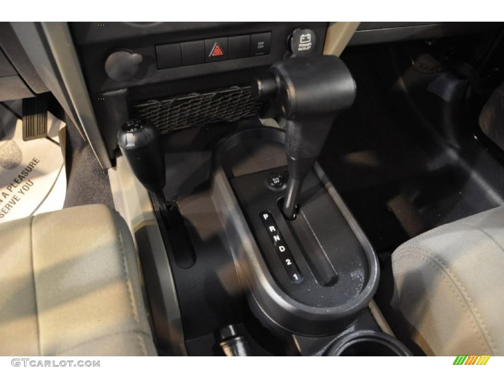2009 Jeep Wrangler Unlimited Sahara 4x4 4 Speed Automatic Transmission Photo #41602881