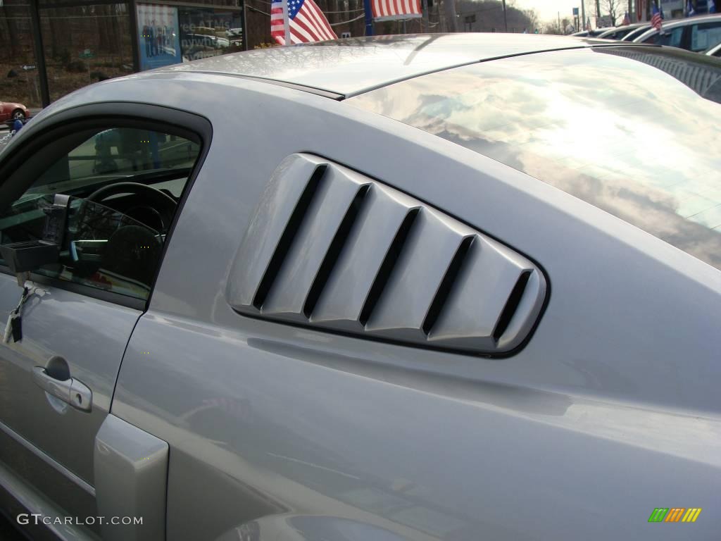 2008 Mustang V6 Premium Coupe - Brilliant Silver Metallic / Light Graphite photo #6