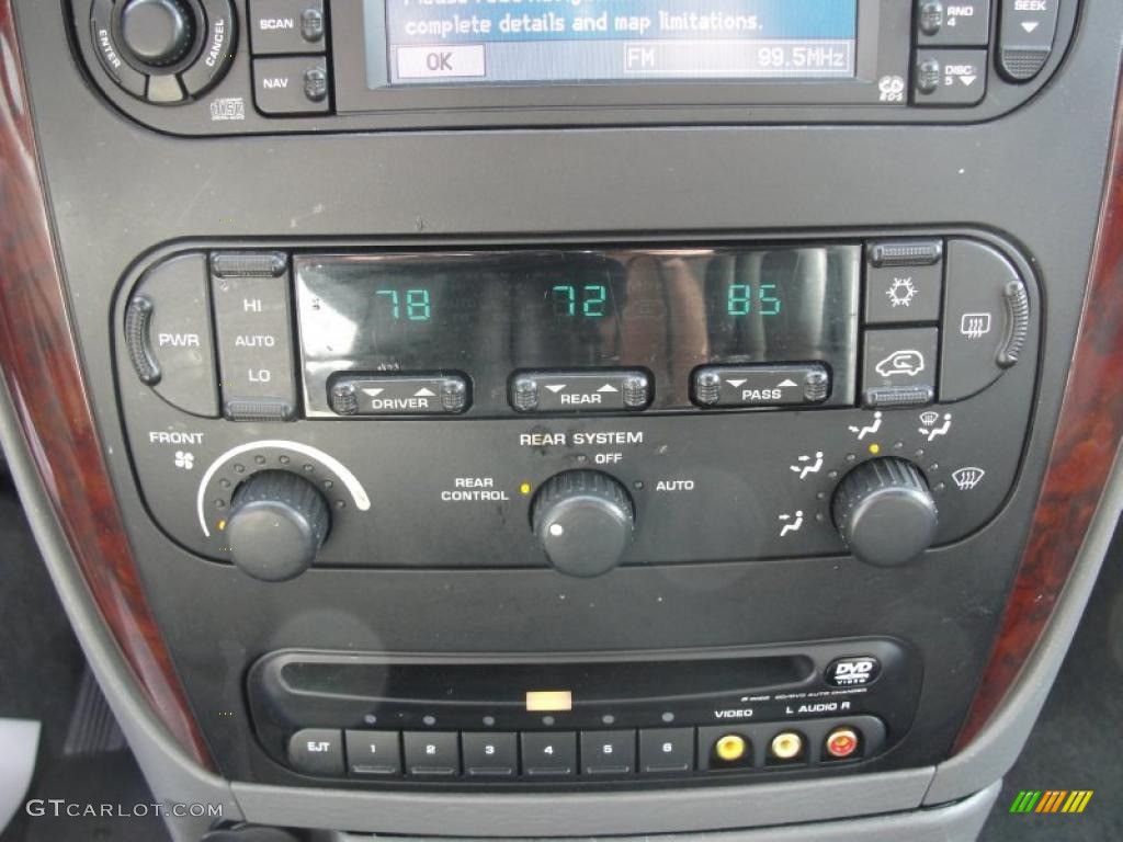 2004 Chrysler Town & Country Limited Controls Photo #41612932