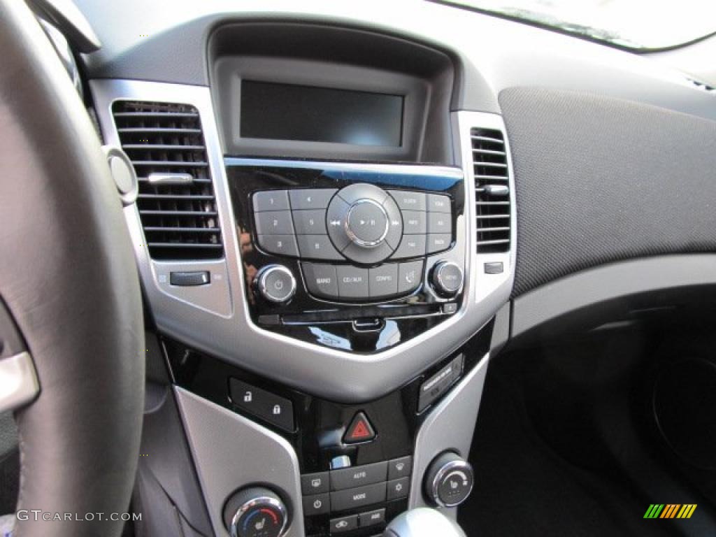 2011 Chevrolet Cruze LTZ Controls Photo #41613744