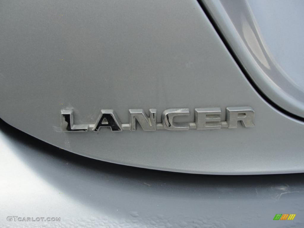 2005 Mitsubishi Lancer ES Marks and Logos Photos