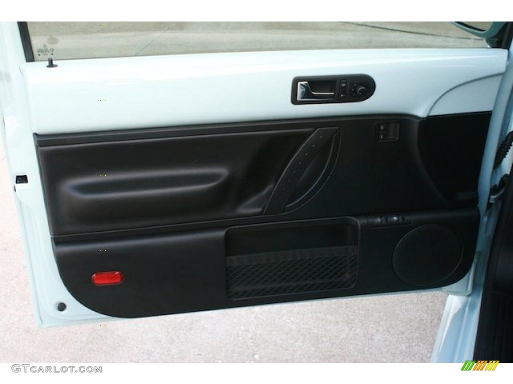 2010 Volkswagen New Beetle Final Edition Coupe Door Panel Photos