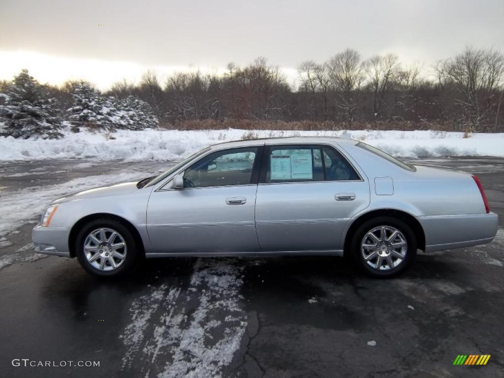 Radiant Silver 2010 Cadillac DTS Standard DTS Model Exterior Photo #41619386