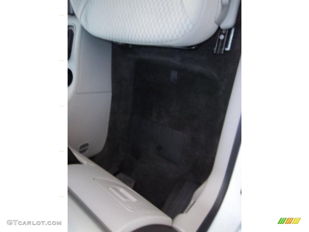 2010 Cobalt LT Sedan - Summit White / Ebony photo #18