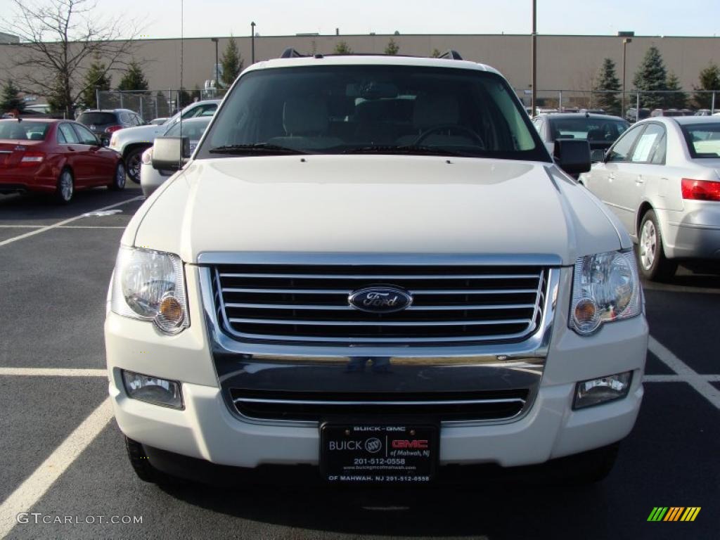 2008 Explorer XLT 4x4 - White Suede / Black/Stone photo #2