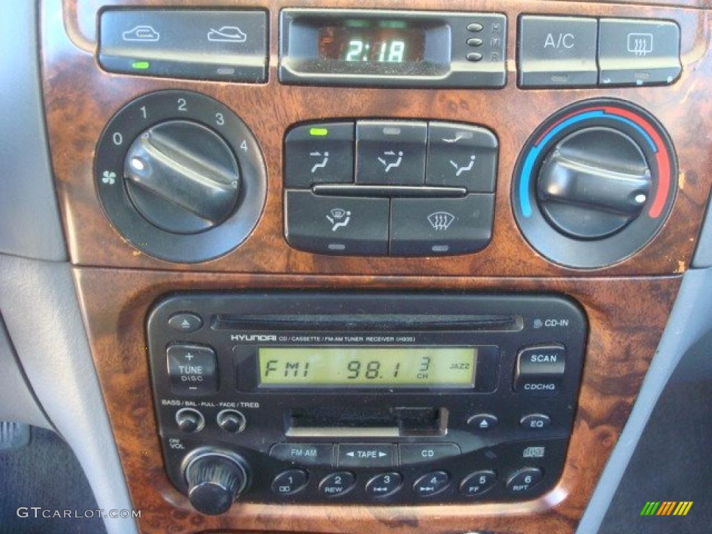 2000 Hyundai Sonata GLS Controls Photo #41624018