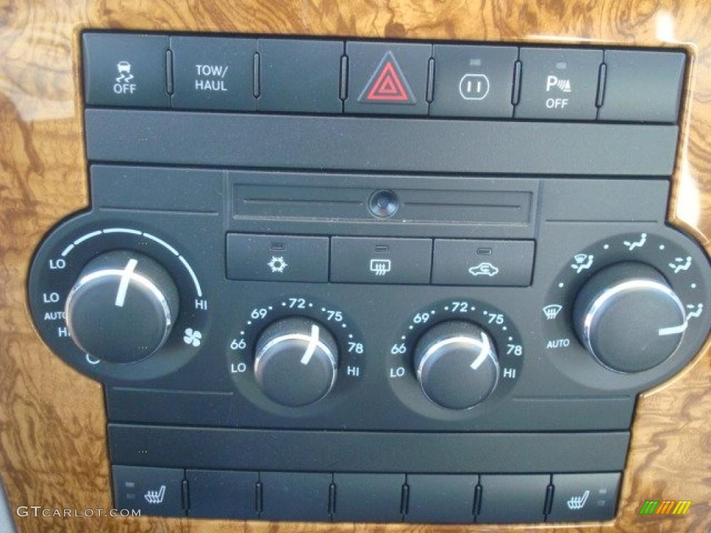 2010 Jeep Grand Cherokee Limited Controls Photo #41625714