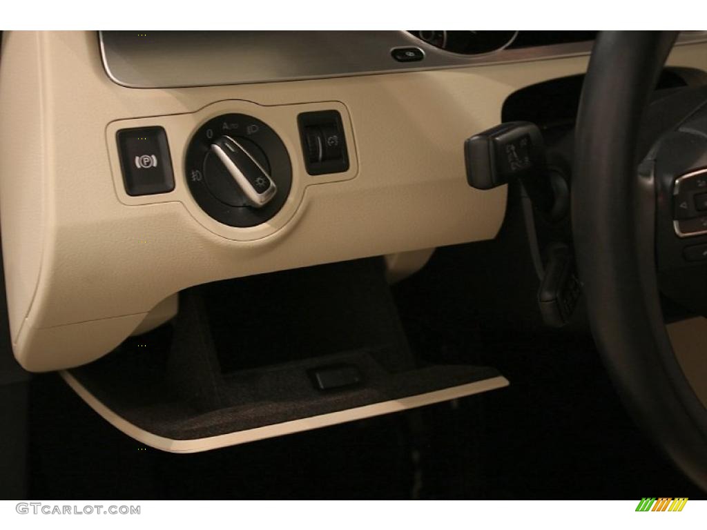 2009 CC Luxury - White Gold Metallic / Cornsilk Beige Two-Tone photo #9