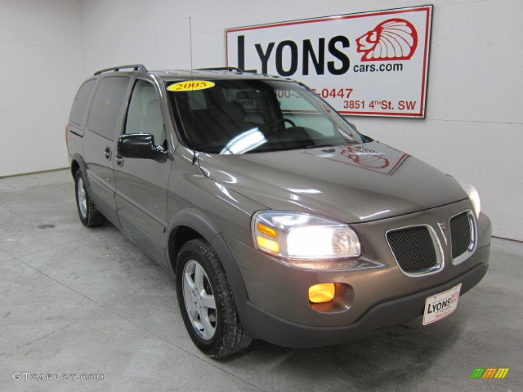 2005 Montana SV6 FWD - Dark Bronzemist Metallic / Cashmere photo #19