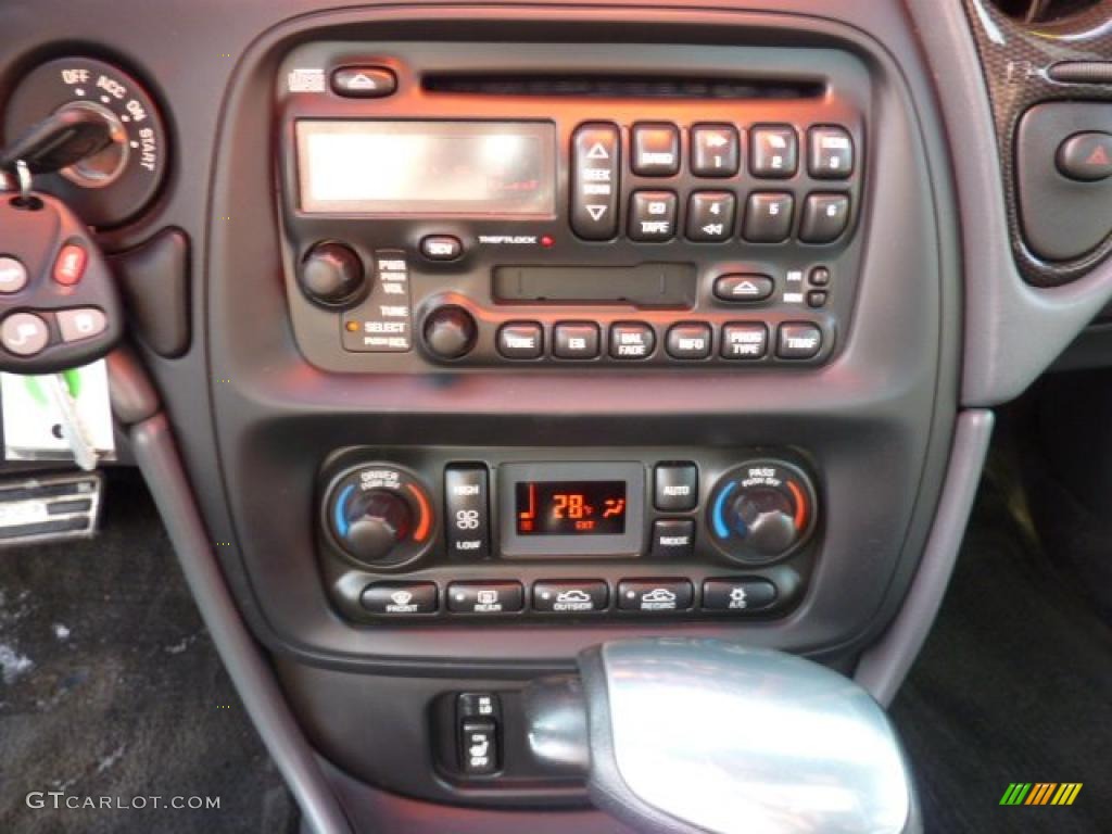 2005 Pontiac Bonneville GXP Controls Photo #41636087