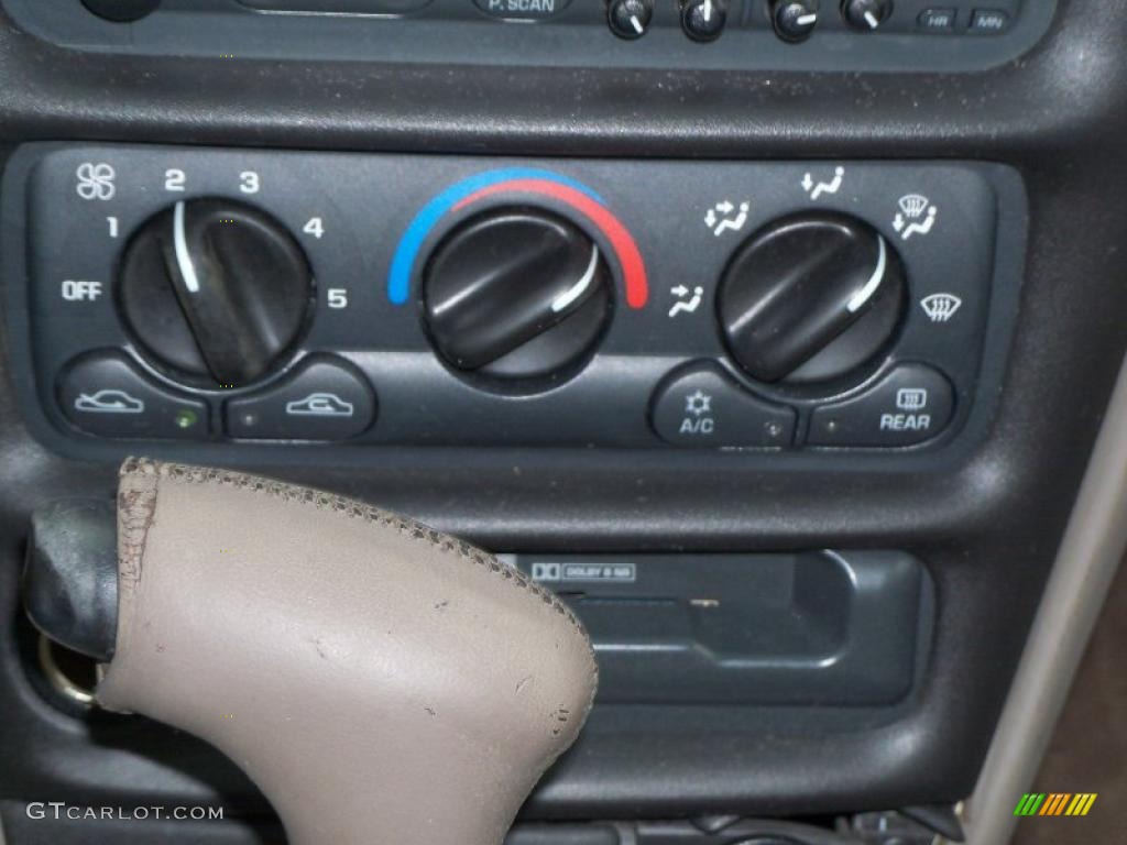 2000 Chevrolet Malibu LS Sedan Controls Photo #41637467