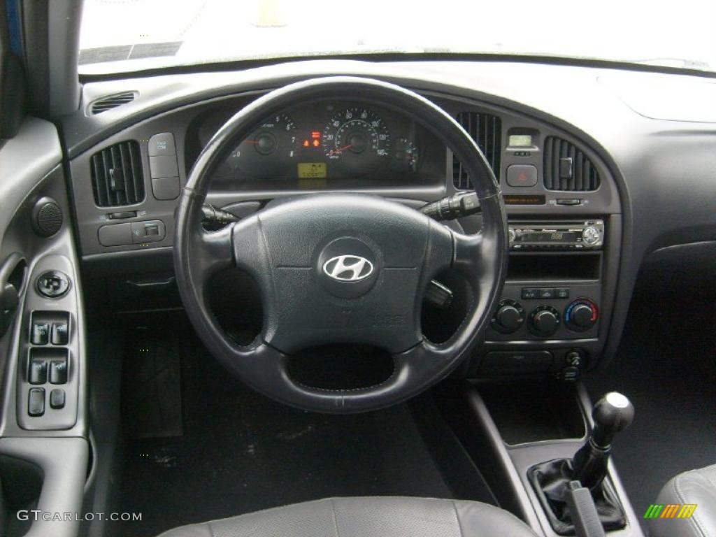 2005 Hyundai Elantra GT Hatchback Gray Dashboard Photo #41637575