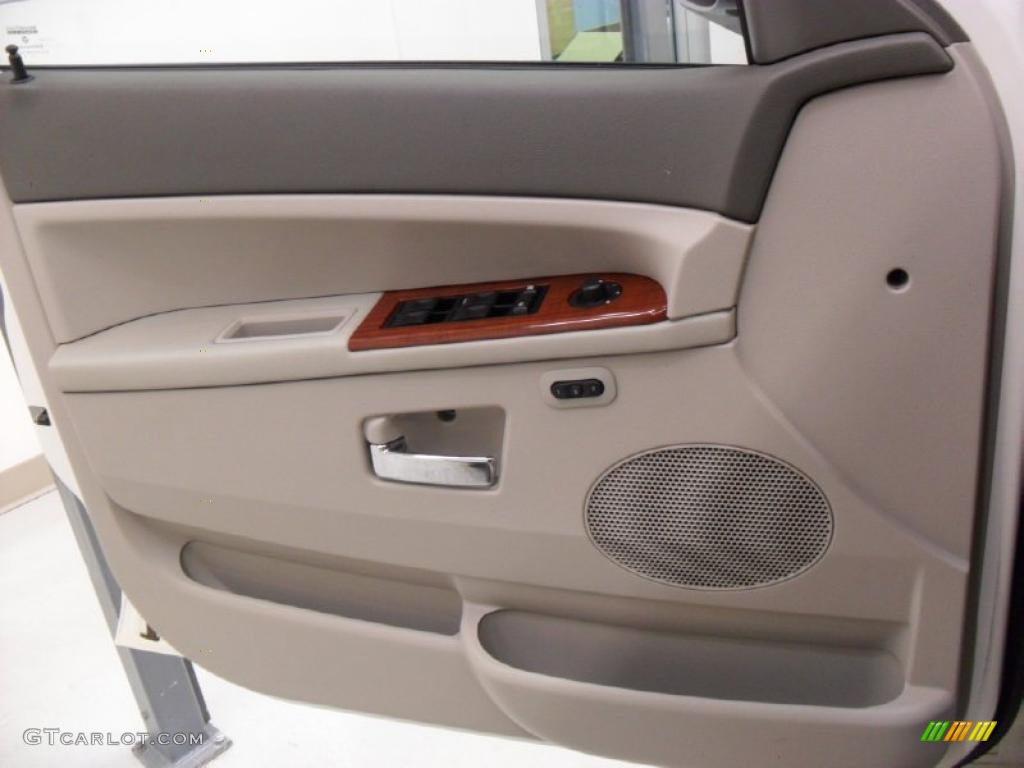 2005 Grand Cherokee Limited - Stone White / Medium Slate Gray photo #15