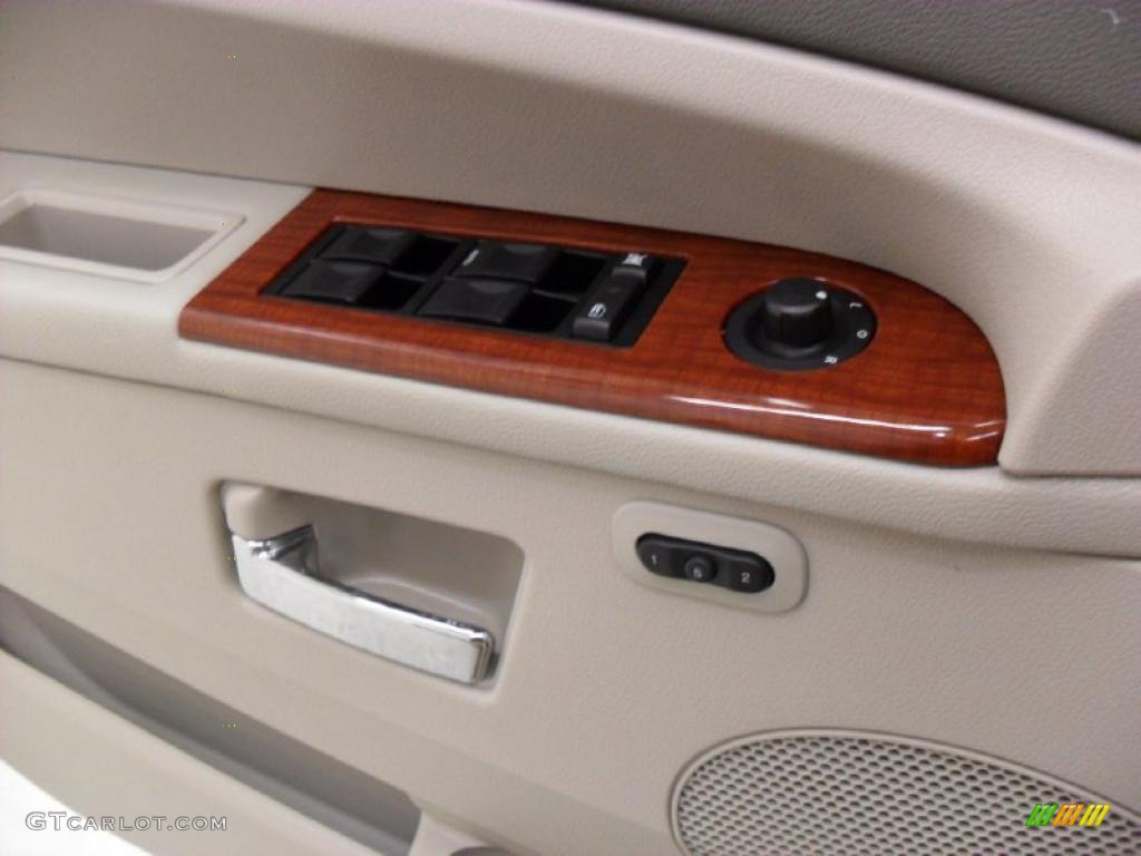 2005 Grand Cherokee Limited - Stone White / Medium Slate Gray photo #16