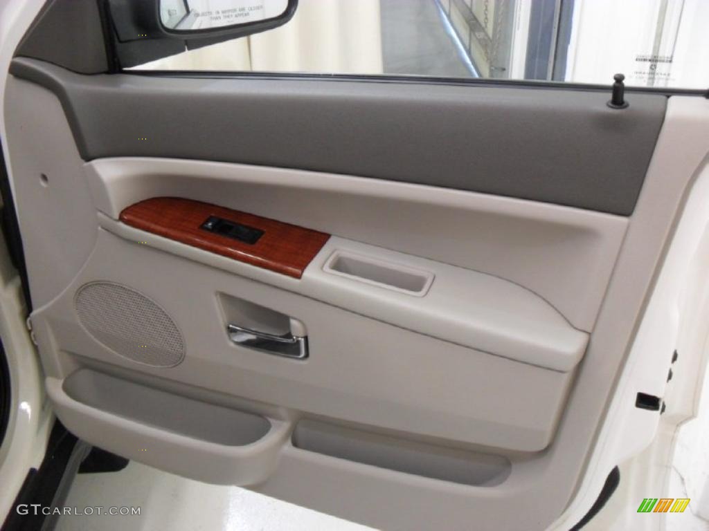 2005 Grand Cherokee Limited - Stone White / Medium Slate Gray photo #25