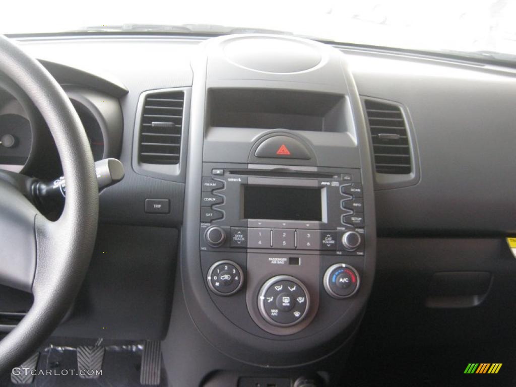 2011 Kia Soul 1.6 Controls Photo #41640571