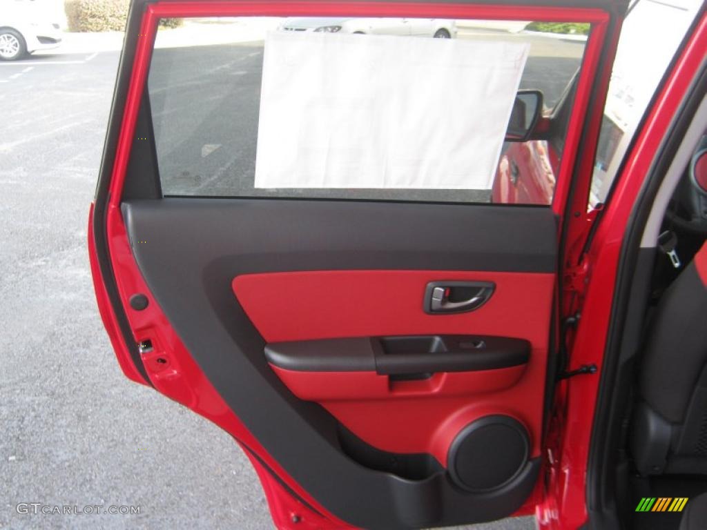 2011 Kia Soul Sport Red/Black Sport Cloth Door Panel Photo #41641443