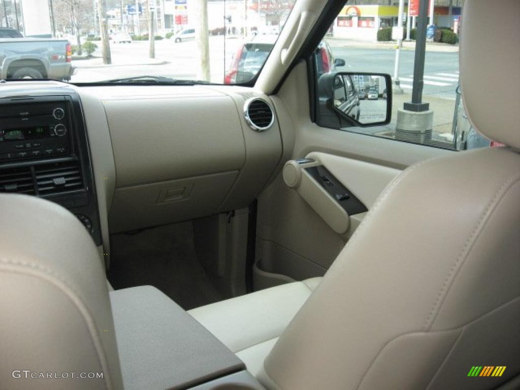 2008 Explorer XLT - Black / Camel photo #40