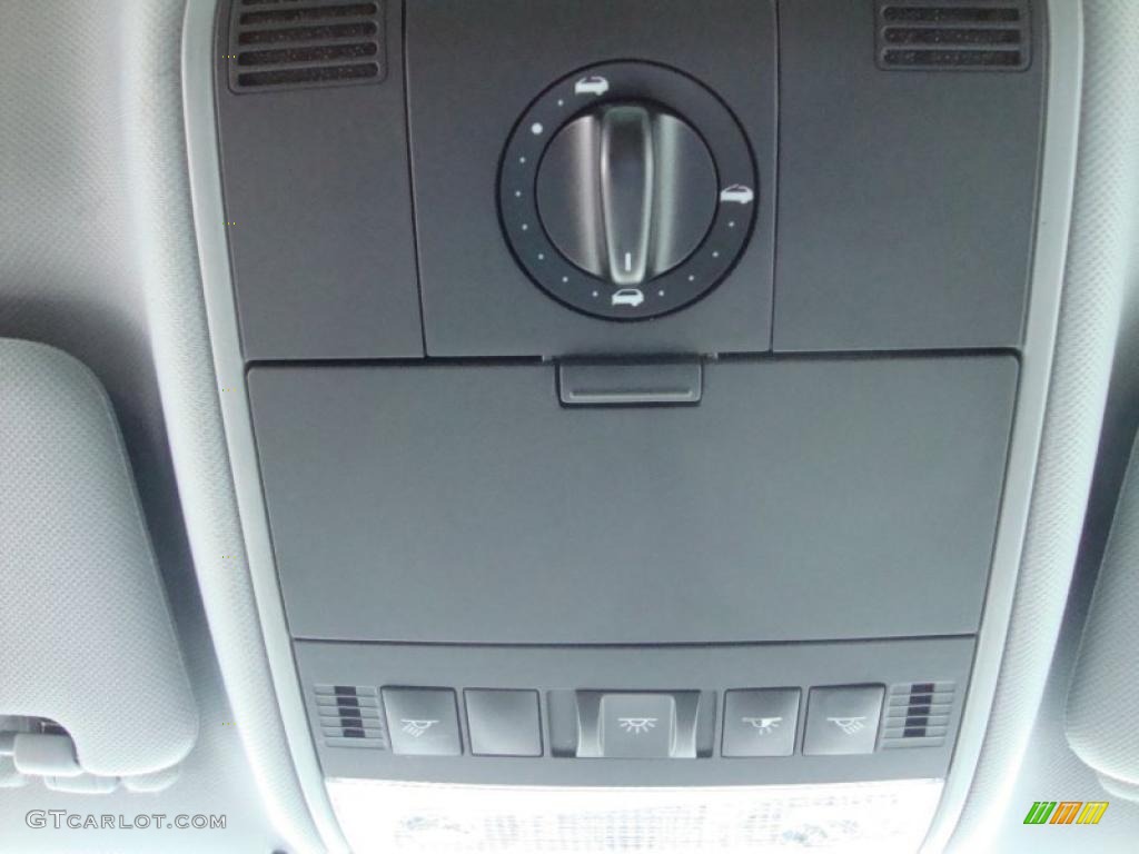 2004 Porsche Cayenne Tiptronic Controls Photo #41645559