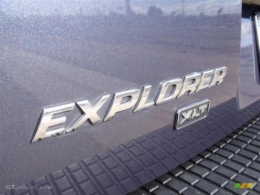 2002 Ford Explorer XLT Marks and Logos Photos