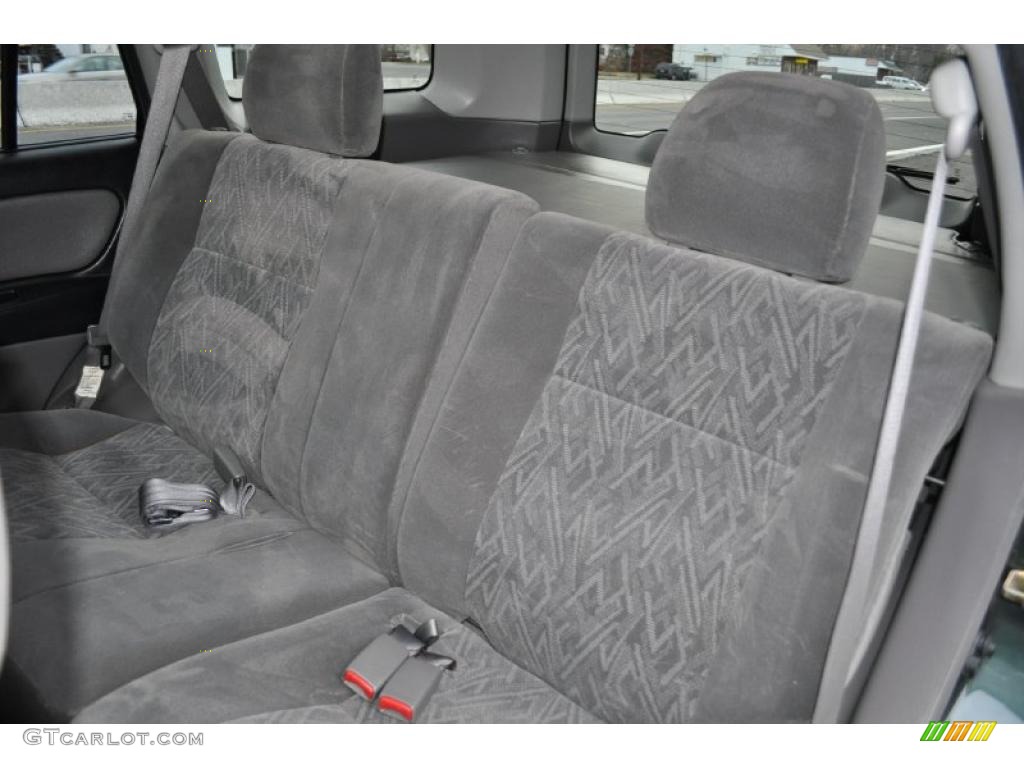 Gray Interior 2004 Isuzu Axiom S 4x4 Photo #41655843