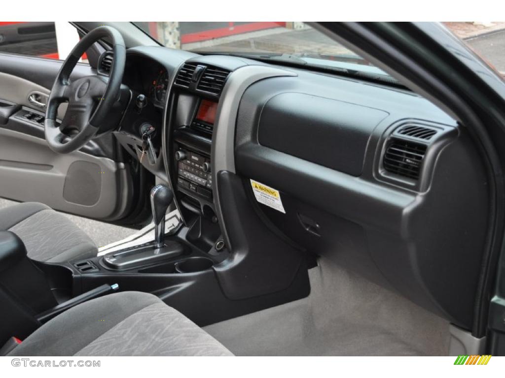 Gray Interior 2004 Isuzu Axiom S 4x4 Photo #41655923