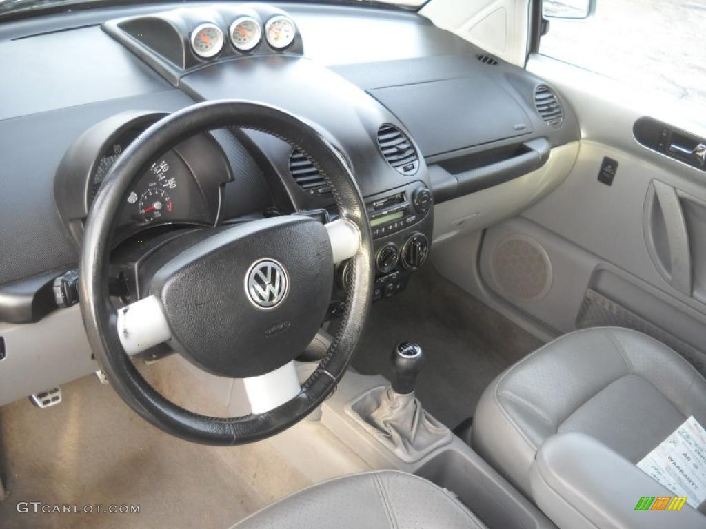 Grey Interior 2000 Volkswagen New Beetle GLX 1.8T Coupe Photo #41656775
