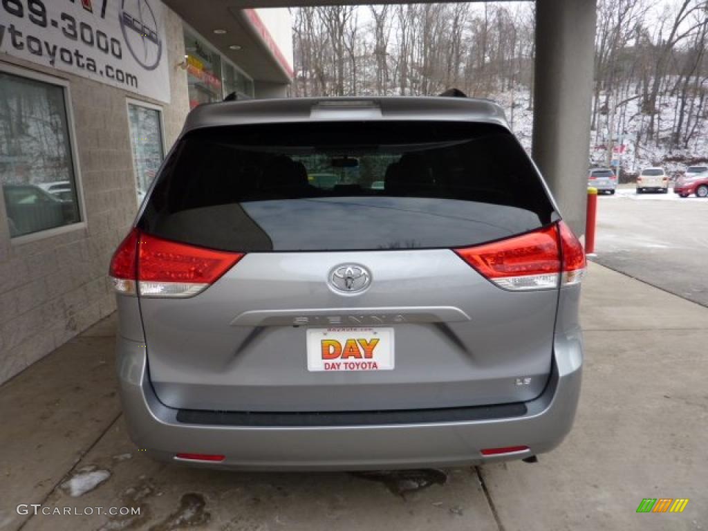 2011 Sienna LE - Silver Sky Metallic / Light Gray photo #3