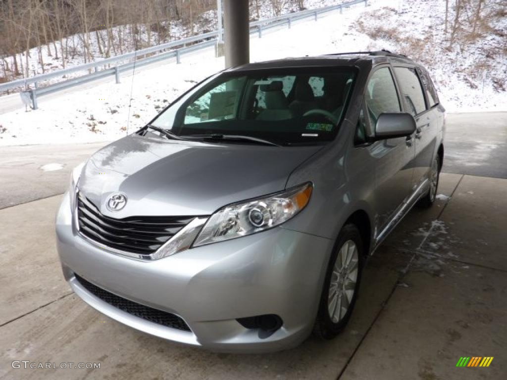 2011 Sienna LE AWD - Silver Sky Metallic / Light Gray photo #5