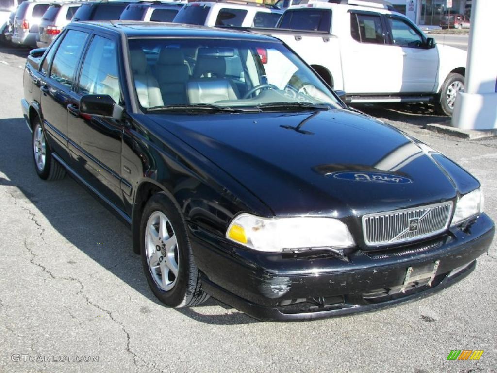 Black Volvo S70