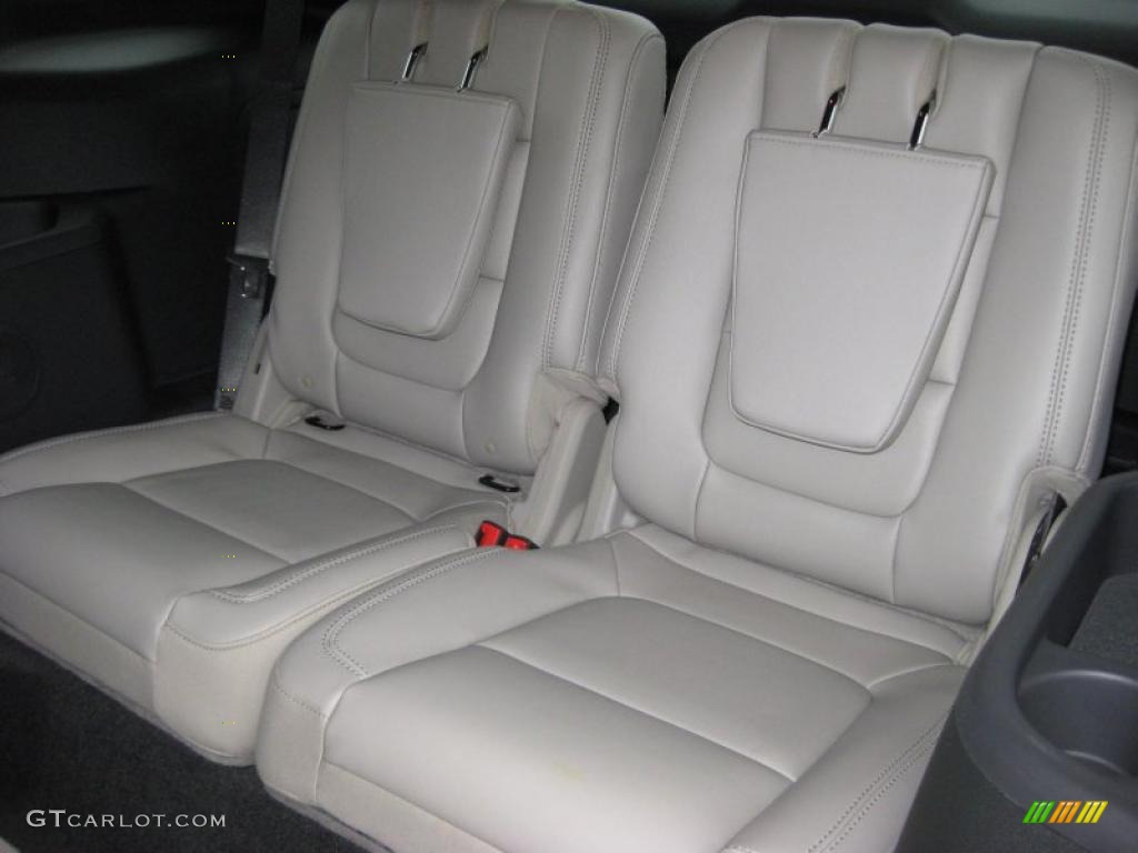 2011 Explorer XLT 4WD - White Platinum Tri-Coat / Medium Light Stone photo #20
