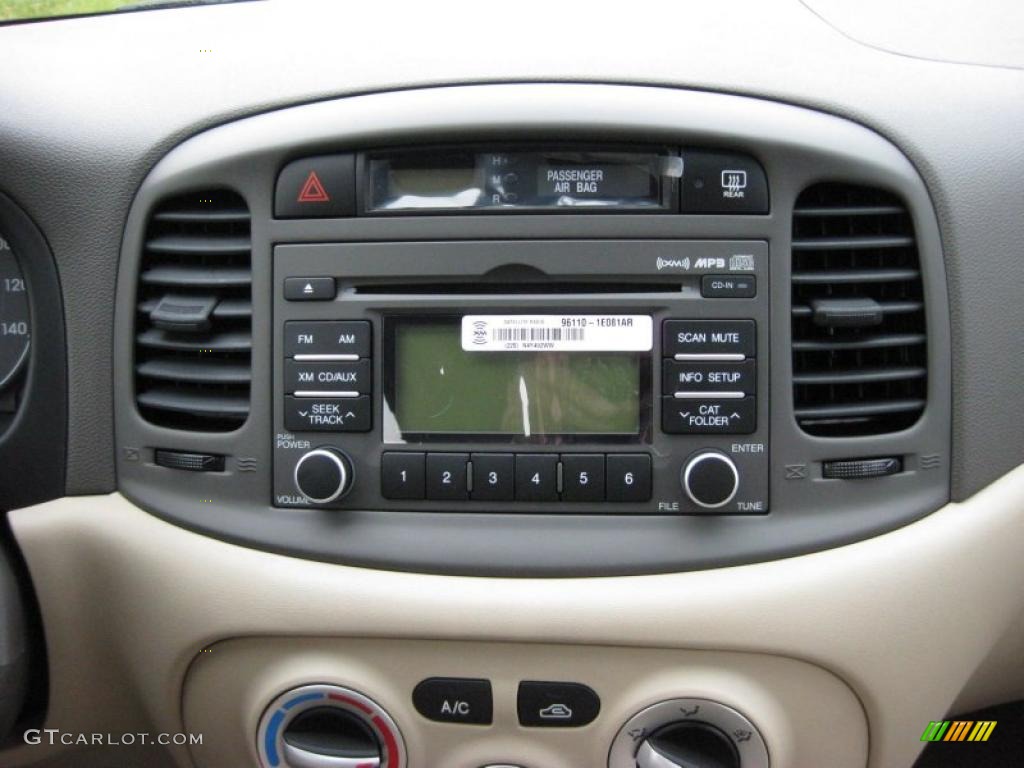 2011 Hyundai Accent GLS 4 Door Controls Photo #41664995