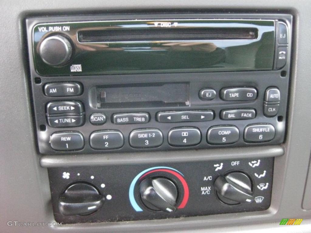 2004 Ford F250 Super Duty XLT Regular Cab 4x4 Controls Photo #41666888