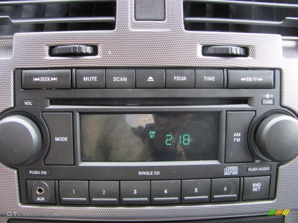 2007 Dodge Dakota SLT Quad Cab 4x4 Controls Photo #41672148