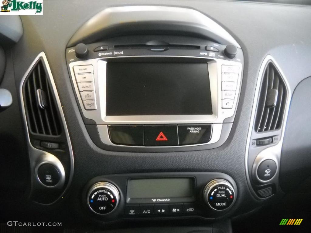 2010 Hyundai Tucson Limited Controls Photo #41673613