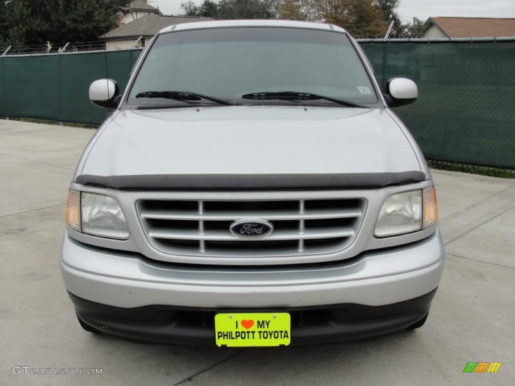 2002 F150 XL Regular Cab - Silver Metallic / Medium Graphite photo #8