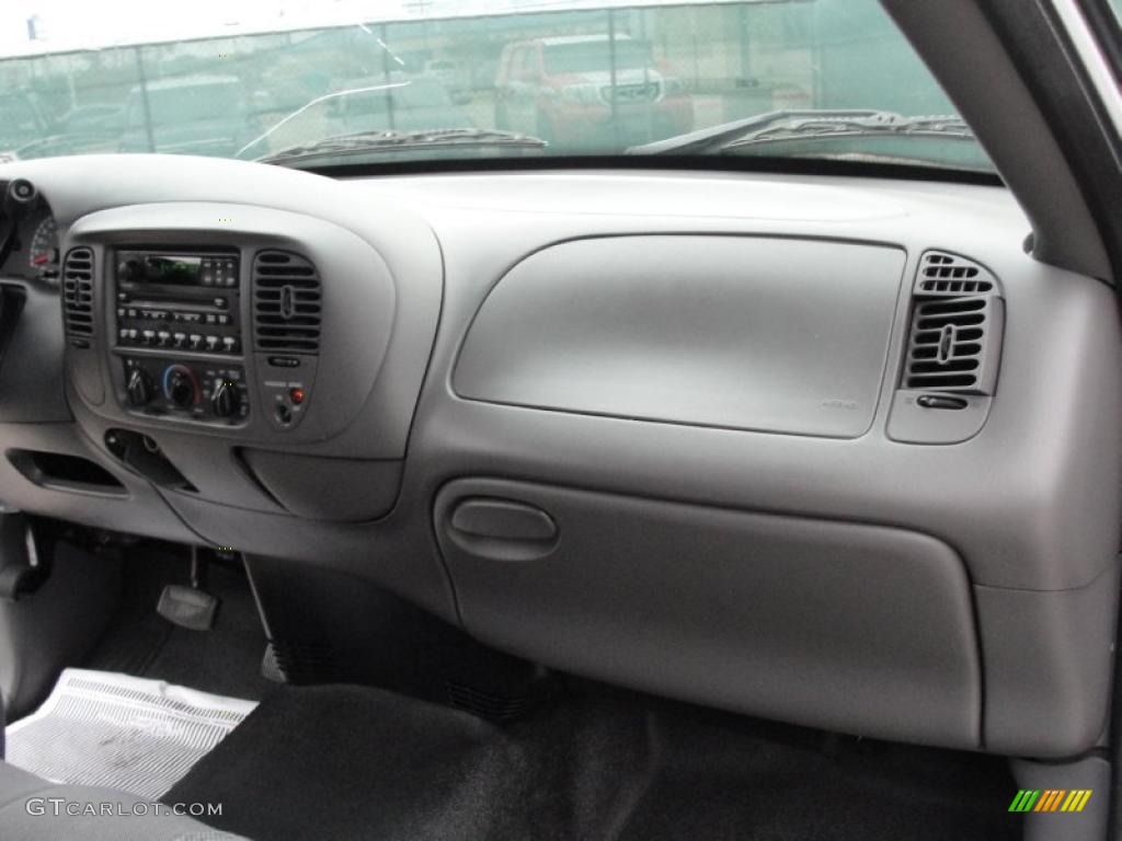 2002 F150 XL Regular Cab - Silver Metallic / Medium Graphite photo #24