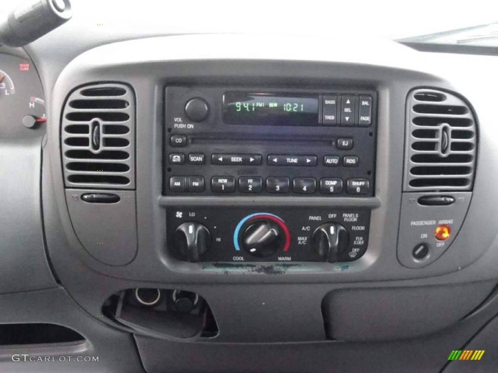 2002 Ford F150 XL Regular Cab Controls Photo #41678605