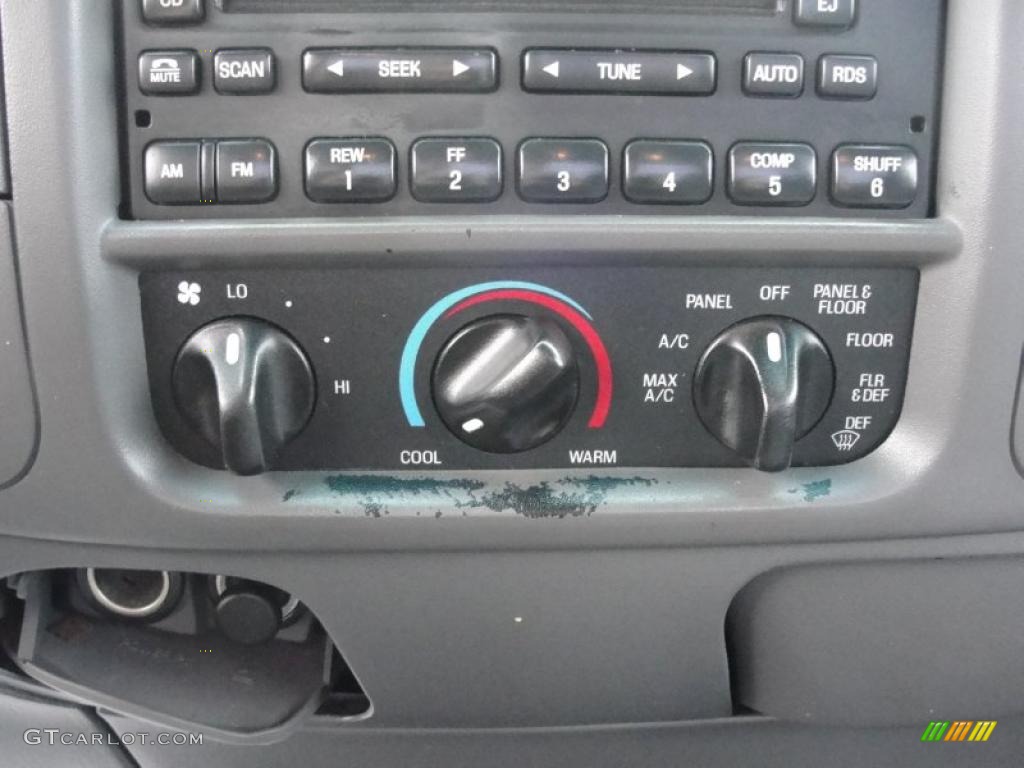 2002 Ford F150 XL Regular Cab Controls Photo #41678653