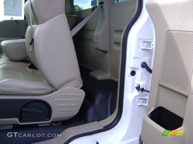 2005 F150 XL Regular Cab - Oxford White / Tan photo #18