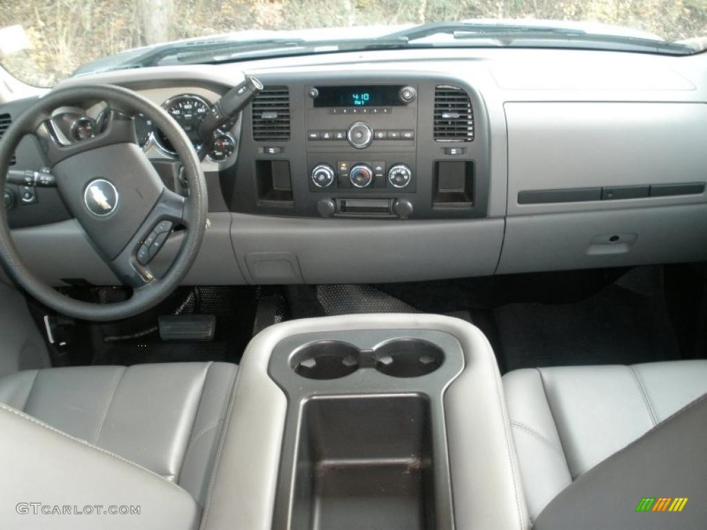 Light Titanium/Dark Titanium Interior 2007 Chevrolet Silverado 2500HD LT Crew Cab 4x4 Photo #41685153